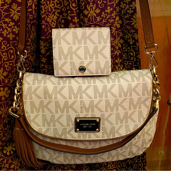 👜 Authentic Michael Kors Purse 👜 - Picture 3 of 7